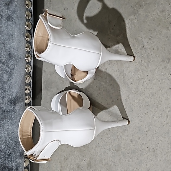 White Patent Ankle Strap Heels size6 - Picture 3 of 7